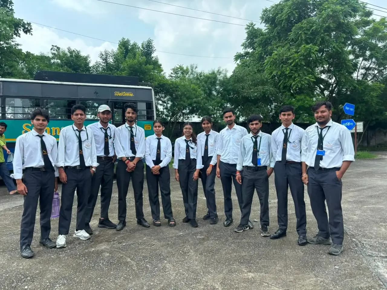 B.Pharm and D.Pharm students visiting UCOST Dehradun for practical learning