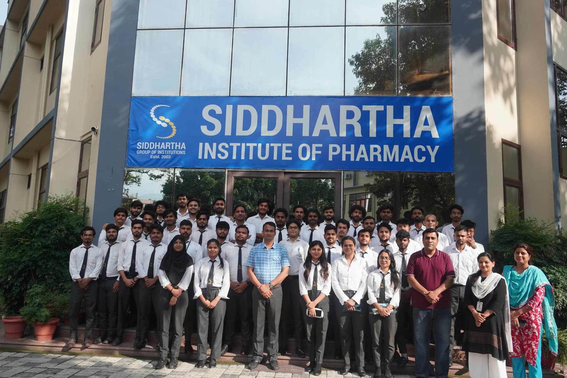 Siddhartha Institute of Pharmacy Last batch  Students group photo with teacher 