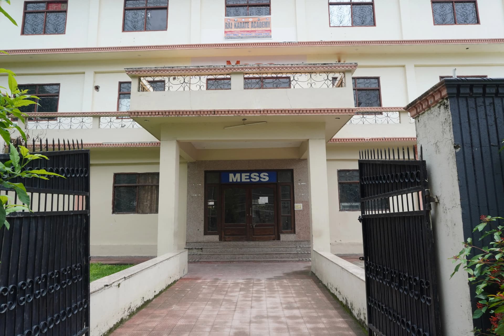 Mess Centeen
